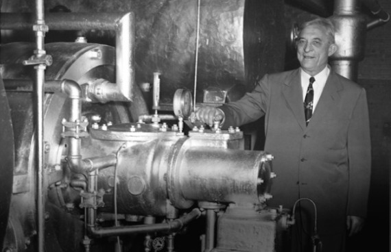 Willis Haviland Carrier next to an air conditioning unit. Credit: Williscarrier.com
