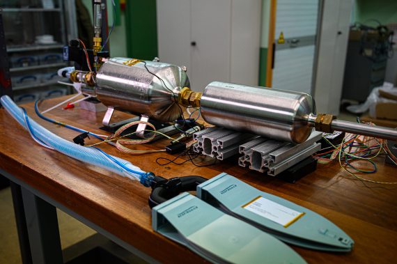 BBVA-OpenMind-El mundo tras la pandemia la ciencia se hace más Interdisciplinar 3-Físicos e ingenieros del CERN han creado el HEV, un respirador de bajo coste concebido para operar con baterías. Crédito: CERN