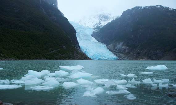 Glaciar_Balmaceda,_Patagonia-Glaciar de Balmaceda, en Chile, en retroceso por el aumento de la temperatura terrestre