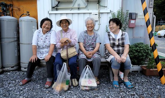 BBVA-OpenMind-Javier Yanes-donde viven los seres humanos mas ancianosEn Japón practican una forma de vivir conocida como ikigai, alejada de los excesos y centrada en una vida feliz. Imagen: Teo Romera/Flickr