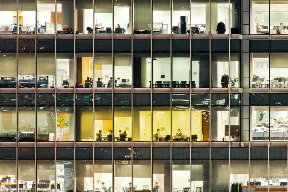 BBVA-OpenMind-Libro 2018-Perplejidad-Saunders-oficinas-En los edificios de oficinas conviven empleados con un nivel de cualificación alto, medio y bajo.