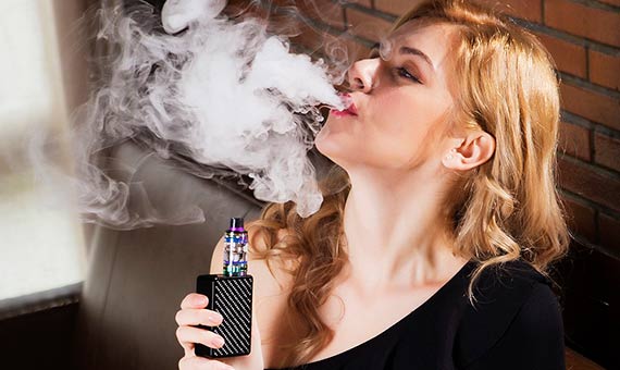 What is vaping? It is a custom that was born as an alternative to smoking and settled among young people, who do it for fun. Concerns about its effects on health are growing nowadays / Image: pixabay