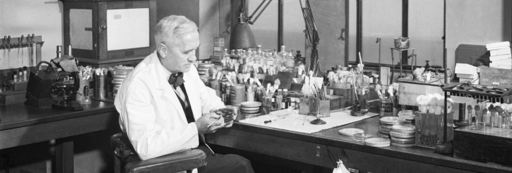 Fleming and the Beginnings of Penicillin: Myth and Reality | OpenMind