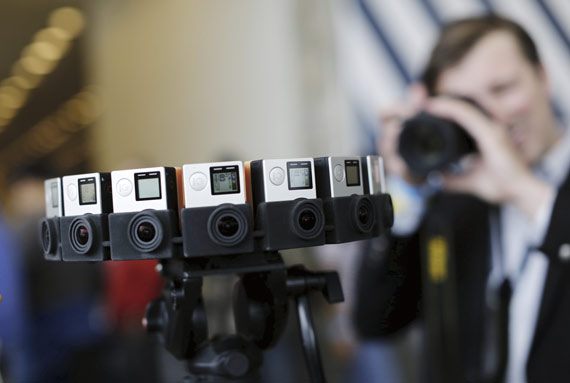 Presentación del dispositivo de GoPro durante el congreso de desarrolladores I/O en San Francisco, en mayo de 2015. Este dispositivo incorpora 16 cámaras y usado con el software Jump, de Google, proporciona visión de 360 grados