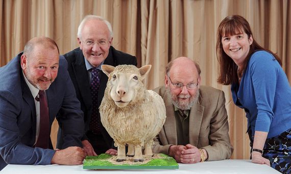 Miembros del equipo de investigación que clonó a la oveja Dolly. Crédito: University of Edinburgh/ Maverick Photo Agency