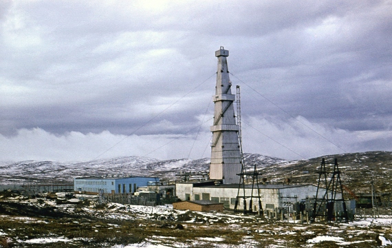 Instalaciones del pozo superprofundo de Kola en 1974. Fuente: Wikimedia