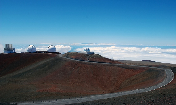 Observatorios astronómicos en la cima del Mauna Kea. Crédito: Javier Yanes