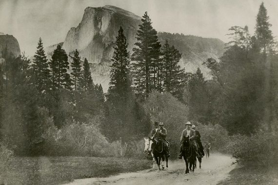 BBVA-OpenMind-MAteria-John Muir y Theodore Roosevelt a caballo, en el Valle de Yosemite. Fuente: Sociedad Histórica de California
