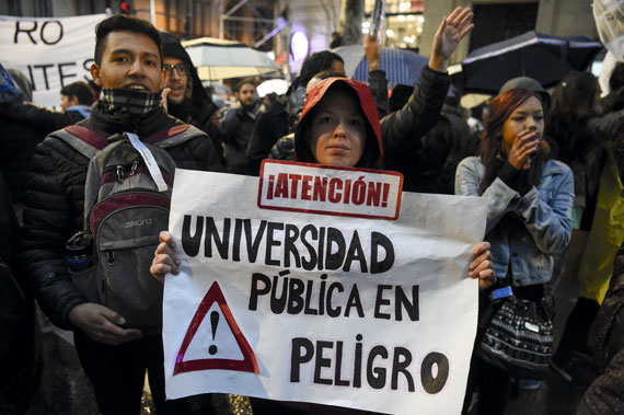 Manifestación a favor del aumento de los salarios a los profesores y contra los recortes en la educación pública, Buenos Aires, Argentina, agosto de 2018