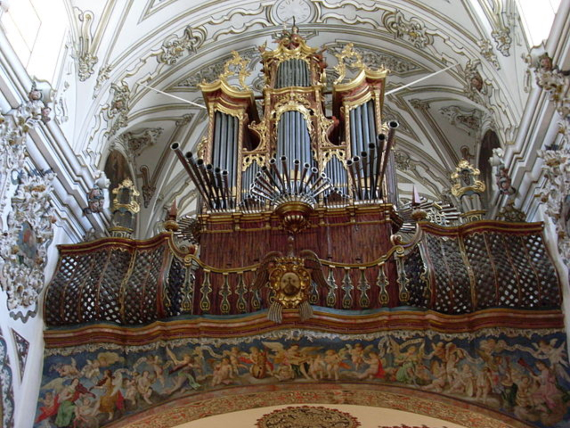 En el estudio de la arquitectura de las iglesias se han descubierto numerosas técnicas para mejorar la acústica. Fuente: wikipedia