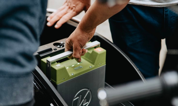 BBVA-OpenMind-Yanes-coche electrico verdaderamente sostenible 3 .Los componentes que se utilizan para fabricar las baterÃ­as son parte del problema del impacto medioambiental del coche elÃ©ctrico. Imagen: Unsplash