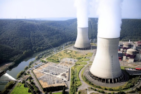 BBVA-OpenMind-Yanes-impedimentos-energia nuclear-solucion-cambio-climatico_2 Los 448 reactores nucleares repartidos en 32 países generan hoy el 10% de la electricidad global o un 4% del mix energético si se incluyen transportes y la calefacción. Crédito: Wikimedia Commons