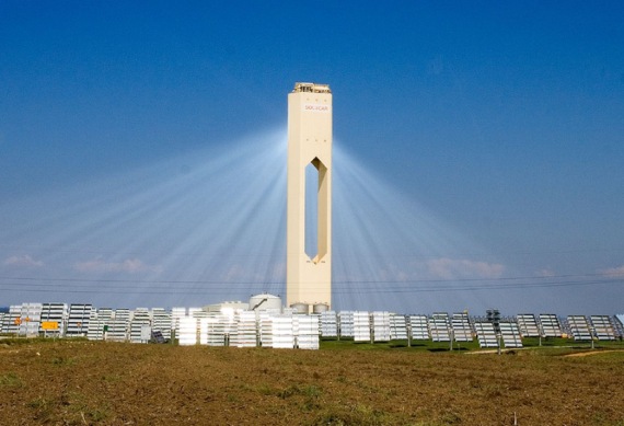 BBVA-OpenMind_solar_power_tower_2 Solúcar PS10 es una planta solar termoeléctrica por tecnología de torre, la primera en el mundo explotada comercialmente.