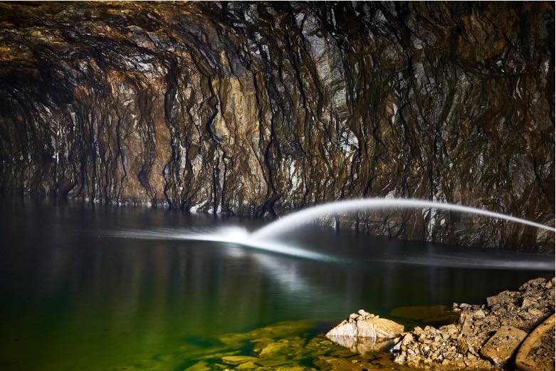 La caverna albergará 300.000 metros cúbicos de H2O, mantenida a unos 95 grados centígrados y con una capacidad máxima de almacenamiento de energía de 13 GWh. Crédito: Pia Nordlander www.bildn.se