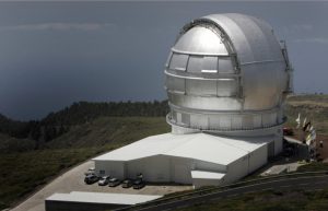 BBVA-OpenMid-Larsen-Telescopios observatorios cosmicos_2 El telescopio óptico de apertura única más grande del mundo es el Gran Telescopio Canarias, cuyos 36 segmentos forman un espejo de 10,4 metros de diámetro. Crédito: DESIREE MARTIN/AFP via Getty Images