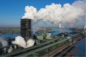 BBVA-OpenMind-Yanes-Acero verde para recortar las emiciones de CO2_1 En la búsqueda de materiales con el menor impacto ambiental posible, el acero es casi imbatible, excepto por un punto débil: sus emisiones de CO2. Crédito: Sean Gallup/Getty Images.